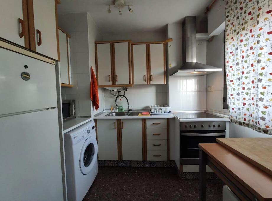 Piso Ideal Con Wifi Parking Y Desayuno Murcia Exterior photo